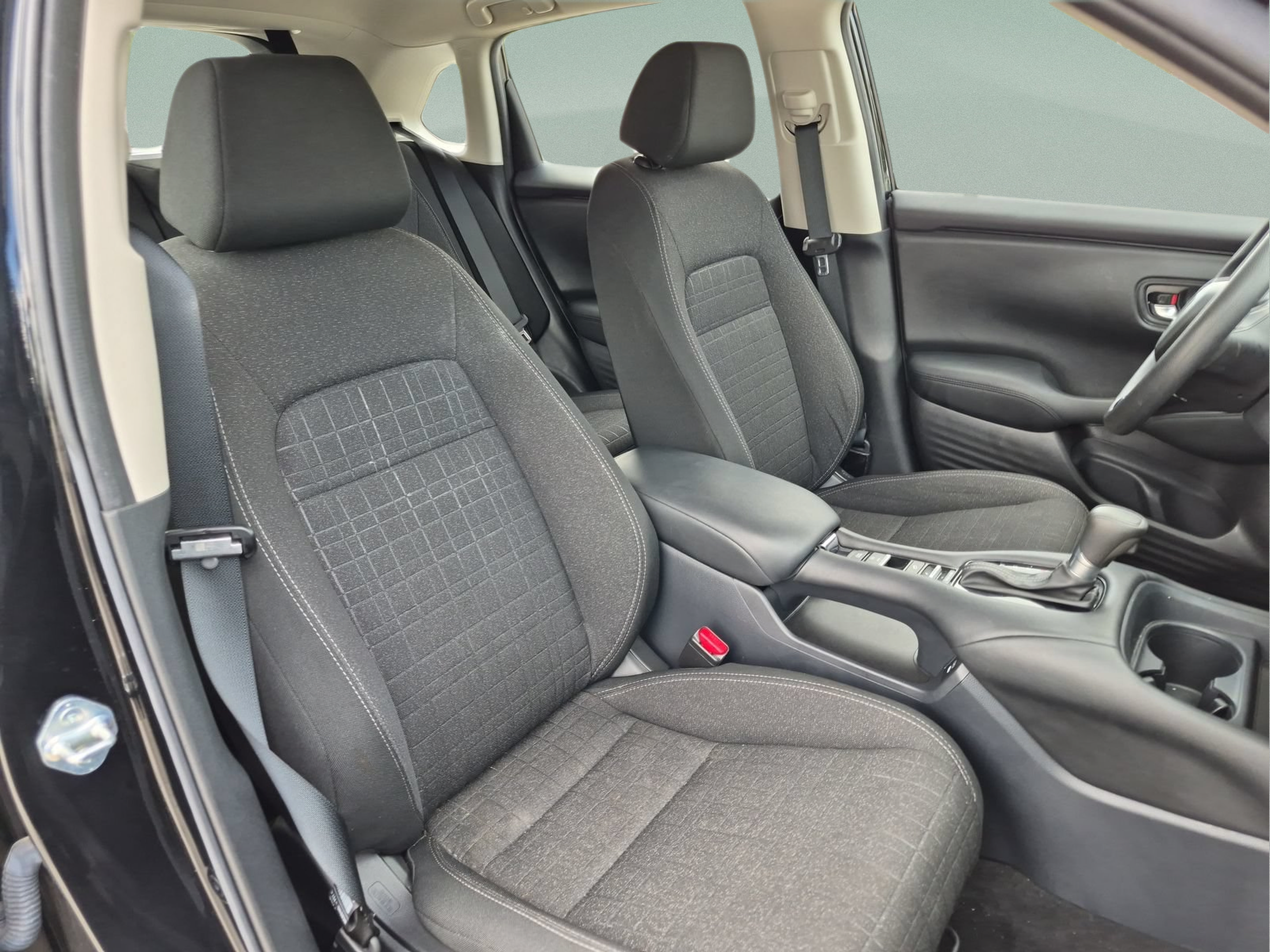Certified 2025 Honda HR-V LX image 19