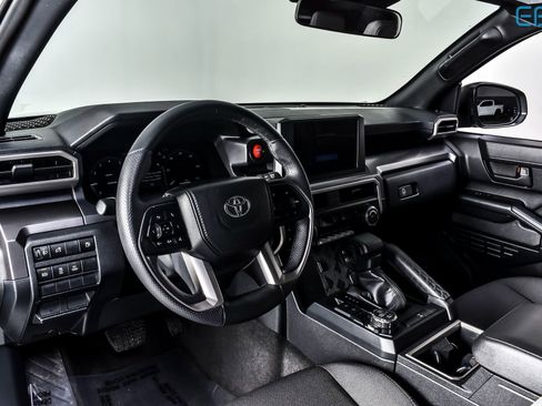 Used 2025 Toyota 4Runner TRD Off-Road image 17