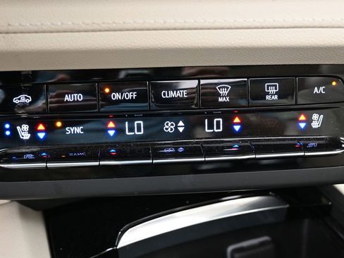 Used 2023 Buick Envision Avenir AWD/4WD image 30