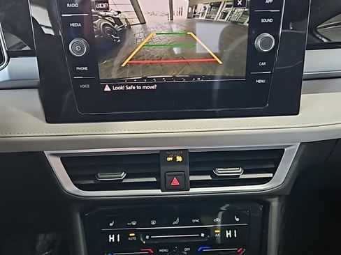 New 2026 Volkswagen Taos SE image 30