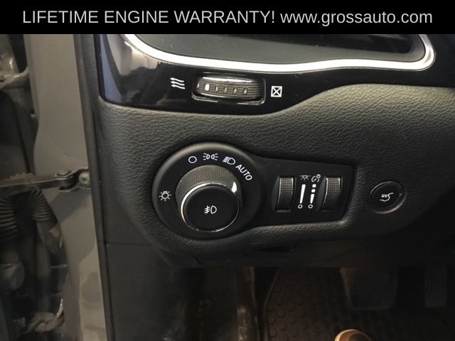 Used 2023 Jeep Cherokee Altitude Lux AWD/4WD image 18