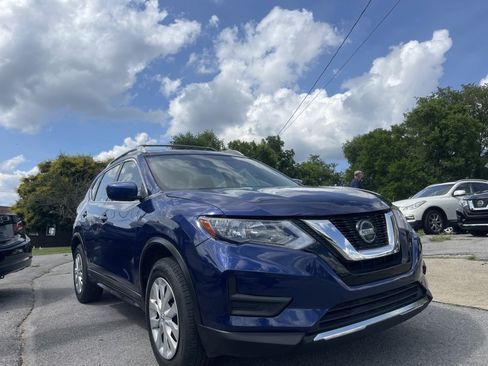 Used 2018 Nissan Rogue S AWD/4WD image 3