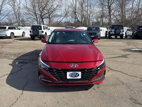 Used 2023 Hyundai Elantra Limited w/ Cargo Package FWD image 11