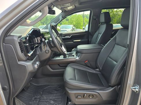 Used 2023 GMC Sierra 1500 SLT w/ SLT Premium Package AWD/4WD image 4
