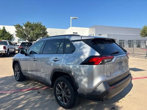Used 2022 Toyota RAV4 XLE Premium AWD/4WD image 7