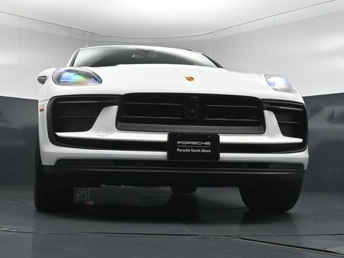 Certified 2025 Porsche Macan AWD/4WD image 29