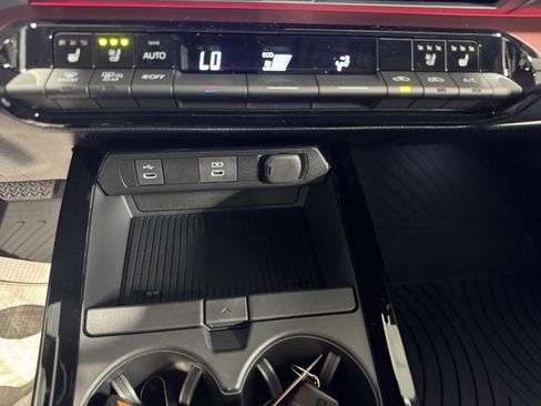 New 2025 Toyota Prius Plug-In Hybrid w/ Limited Premium Package image 31