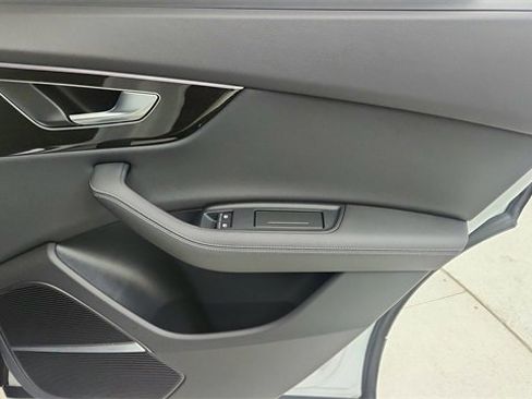 Used 2025 Audi Q8 Prestige w/ Prestige Package image 27