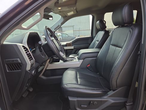 Used 2019 Ford F150 Lariat w/ Equipment Group 502A Luxury image 10