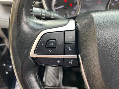 Used 2023 Toyota Highlander XLE image 14