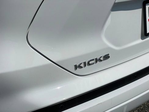Certified 2021 Nissan Kicks SR w/ SR Premium Package FWD image 37
