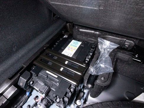 Certified 2025 Volvo XC60 B5 Plus image 26