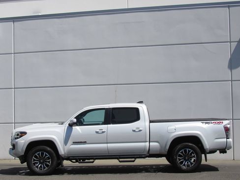 Used 2023 Toyota Tacoma TRD Sport w/ TRD Premium Sport Package AWD/4WD image 4