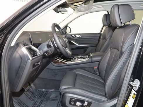 Used 2023 BMW X7 xDrive40i w/ Premium Package image 12