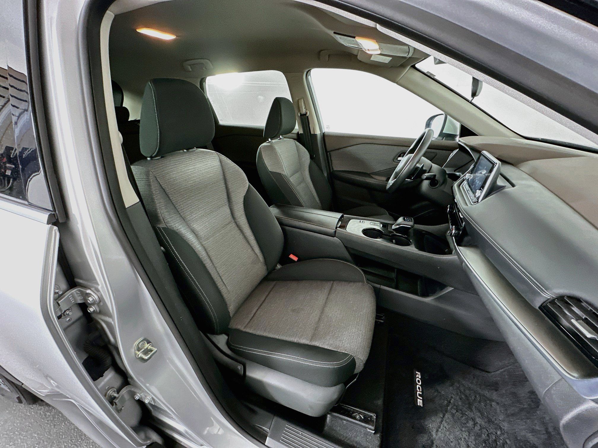 Used 2021 Nissan Rogue SV FWD image 29
