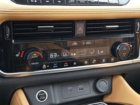 Certified 2021 Nissan Rogue Platinum image 17