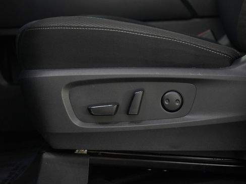 Used 2025 Nissan Pathfinder SV AWD/4WD image 23