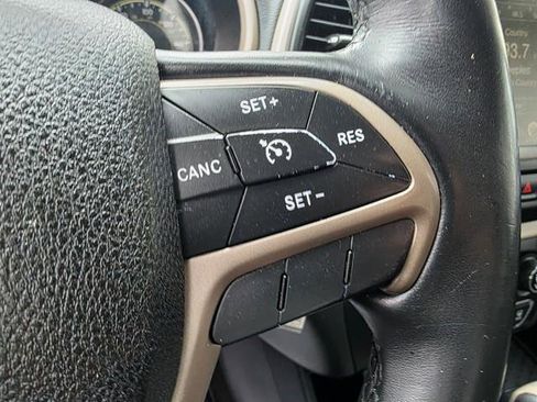 Used 2016 Jeep Cherokee Latitude w/ Cold Weather Group AWD/4WD image 14