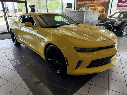 Used 2017 Chevrolet Camaro LT RWD image 4
