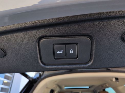 Used 2024 Nissan Pathfinder Platinum image 30