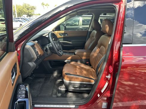 Used 2022 Nissan Pathfinder Platinum w/ Cargo Package FWD image 2