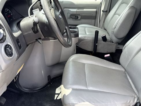 Used 2010 Ford E-250 and Econoline 250 image 10