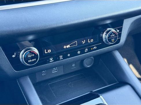 Used 2024 Mitsubishi Outlander SE FWD image 16