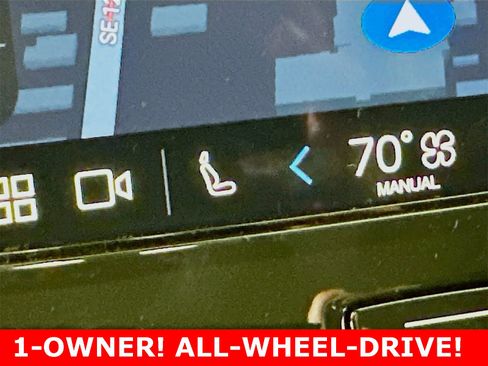 Used 2025 Volvo XC40 B5 Plus image 22