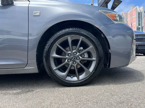 Used 2013 Lexus CT 200h w/ F Sport Pkg w/Nuluxe Trim FWD image 6