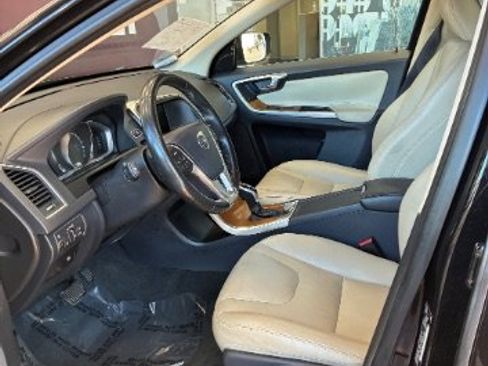 Used 2016 Volvo XC60 T5 Premier w/ Proximity Package image 16