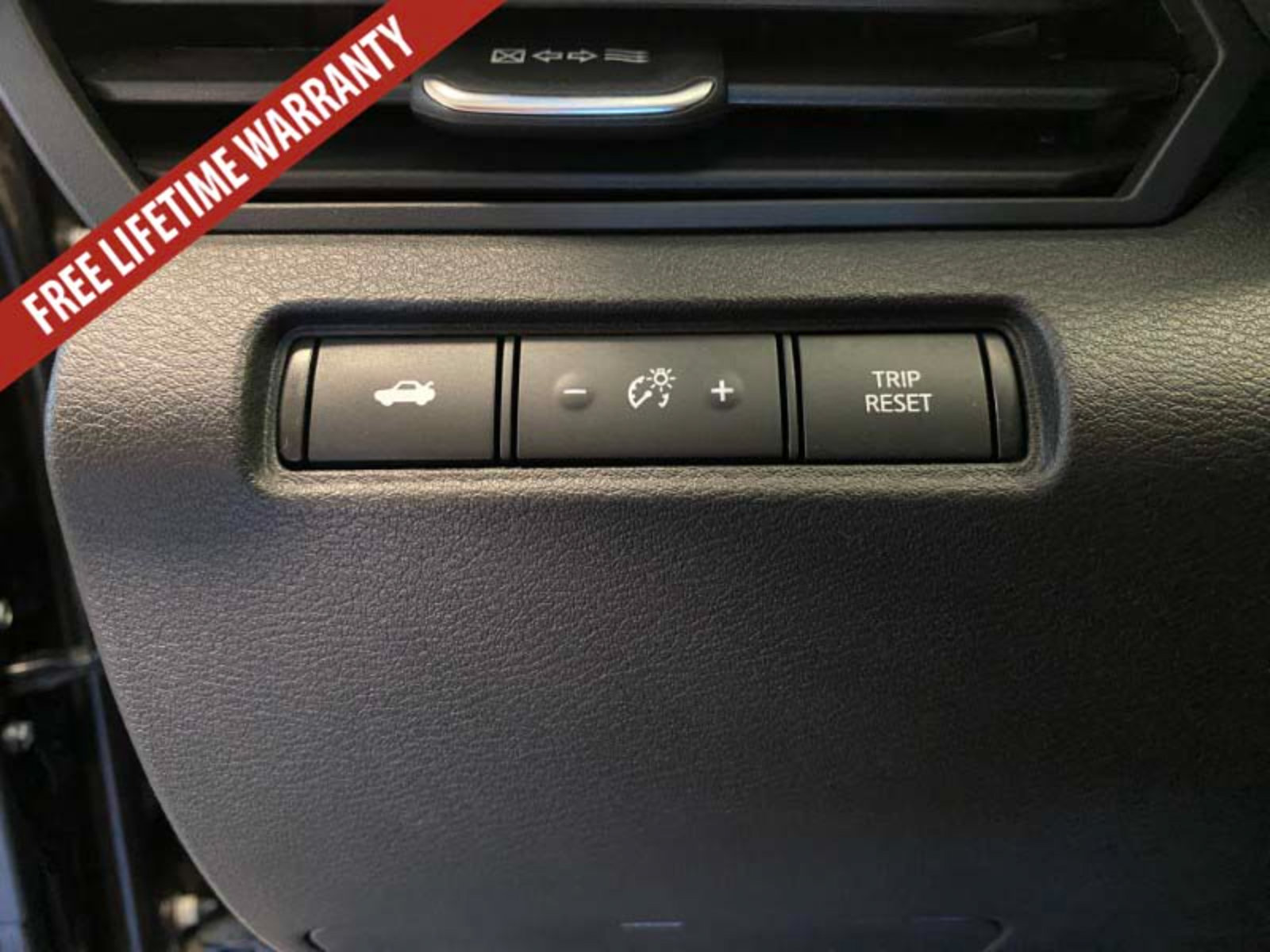 Used 2025 Nissan Altima 2.5 SV FWD image 34