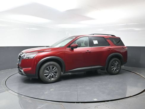 Used 2025 Nissan Pathfinder SV FWD image 10