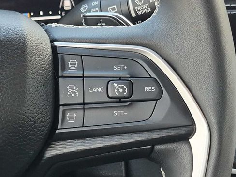 Used 2023 Jeep Grand Cherokee Altitude AWD/4WD image 19
