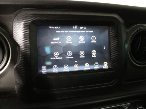 Used 2023 Jeep Gladiator Sport w/ Off Road Group image 14