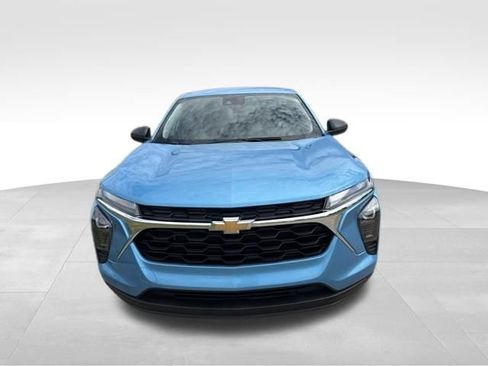 Used 2025 Chevrolet Trax LS FWD image 8