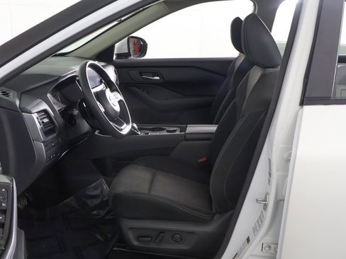 Used 2024 Nissan Rogue SV image 22