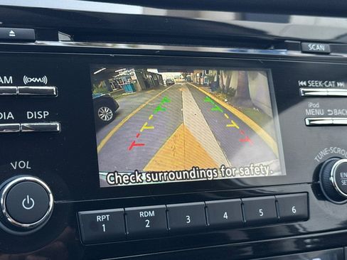 Used 2017 Nissan Rogue SV FWD image 19