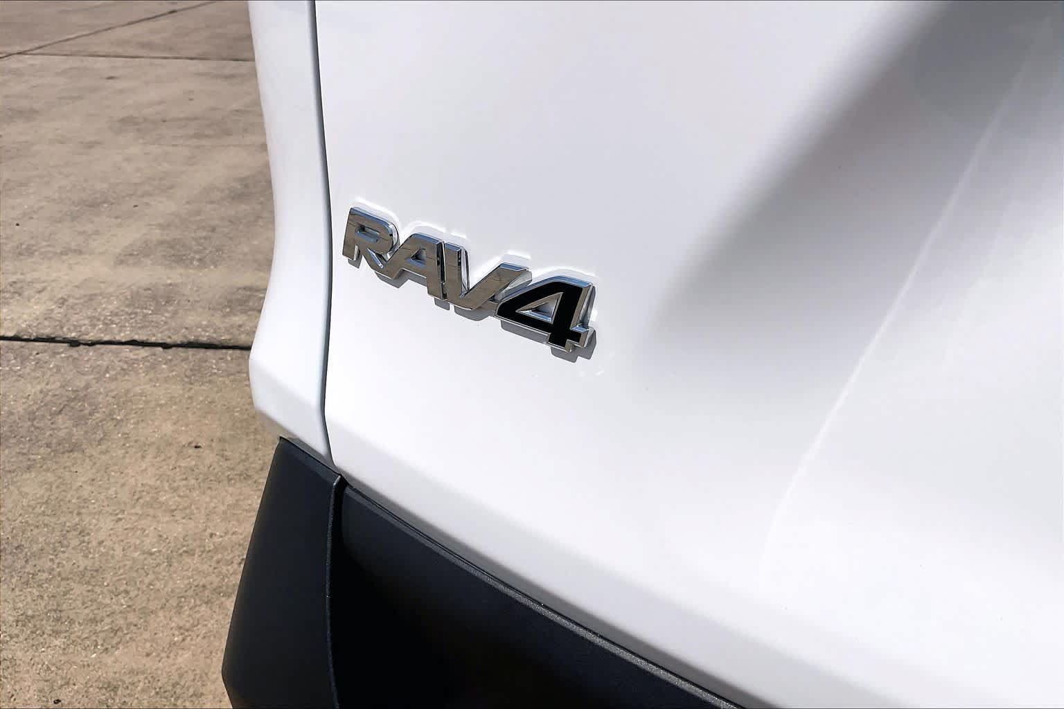 Used 2025 Toyota RAV4 XLE FWD image 10