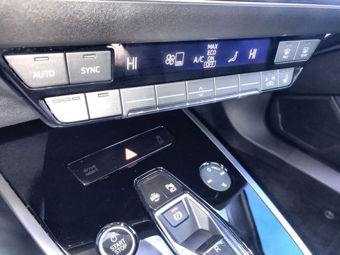 Used 2024 Audi Q4 e-tron Premium Plus image 19