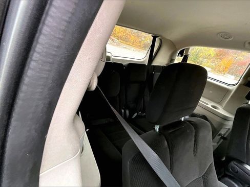 Used 2019 Dodge Grand Caravan SE image 26