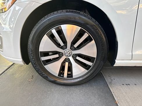 Used 2017 Volkswagen e-Golf SEL Premium image 27