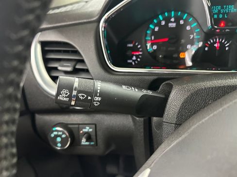 Used 2015 Chevrolet Traverse LT w/ Style and Technology Package FWD image 42