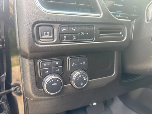 Used 2023 Chevrolet Tahoe Premier AWD/4WD image 24