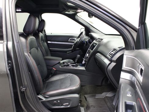 Used 2018 Ford Explorer Sport w/ Equipment Group 401A AWD/4WD image 14