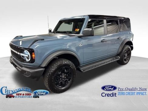 New 2025 Ford Bronco Outer Banks w/ Black Appearance Package image 2