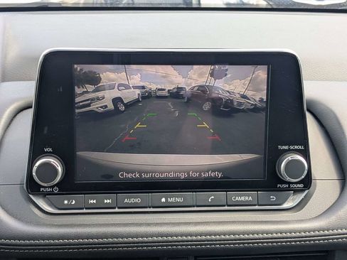 Used 2024 Nissan Rogue S AWD/4WD image 27