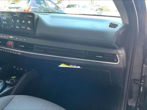 Used 2025 Kia K4 FWD image 26