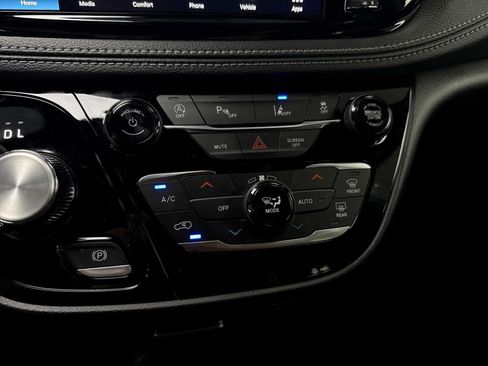 New 2027 Chrysler Pacifica Select FWD image 16