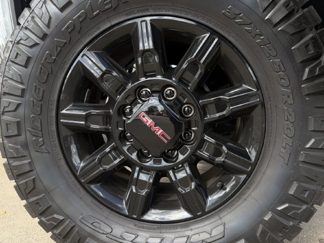 Used 2026 GMC Sierra 2500 AT4 w/ AT4 Premium Plus Package AWD/4WD image 9