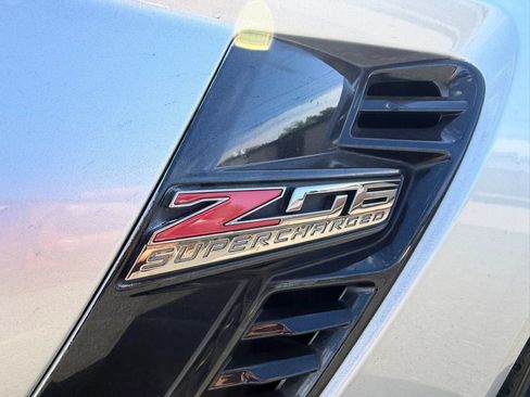 Used 2015 Chevrolet Corvette Z06 w/ 3LZ Preferred Equipment Group RWD image 28
